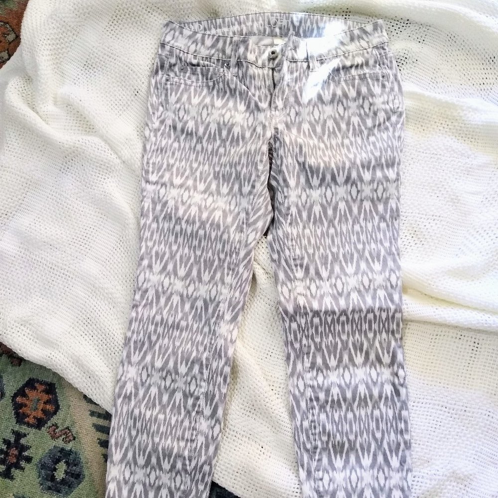 Ann Taylor LOFT Capri Size 2 White Grey